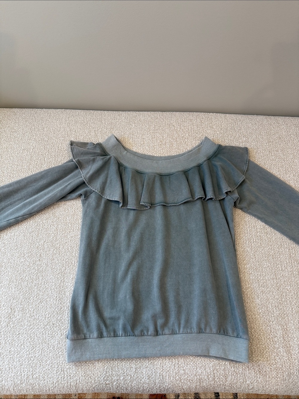 Mazik Ruffle-Neck Long Sleeve Top - Sage Green
Boutique Item
Soft Fabric
